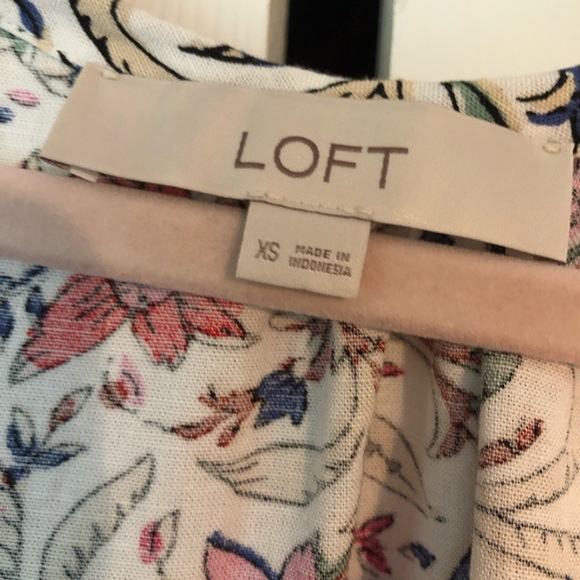 EUC Loft flowered top XS - Picture 3 of 7